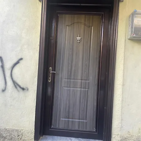 Aza Tirana